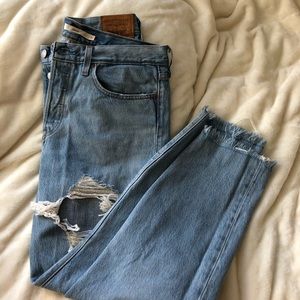 Levi’s super cute light wash wedgie jeans